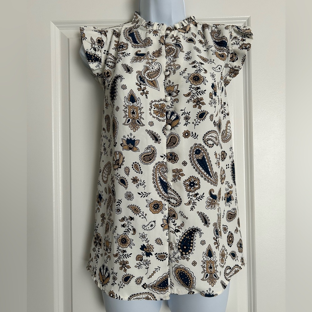 Ann Taylor Paisley Print Mixed Media Ruffle
Shell Sleeve Top size Small